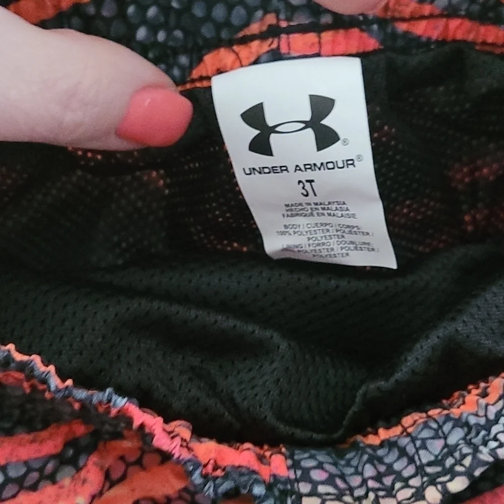 Under Armour sz 3T swim trunks new with tags K25